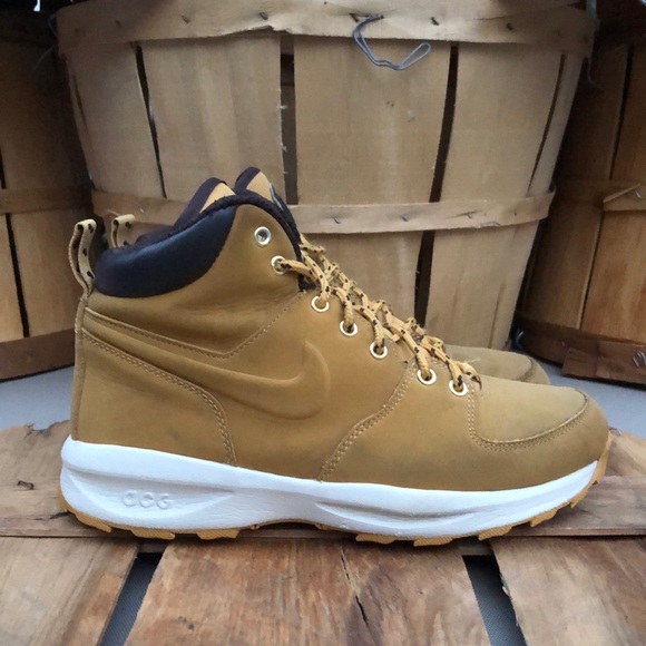 nike manoa boots waterproof